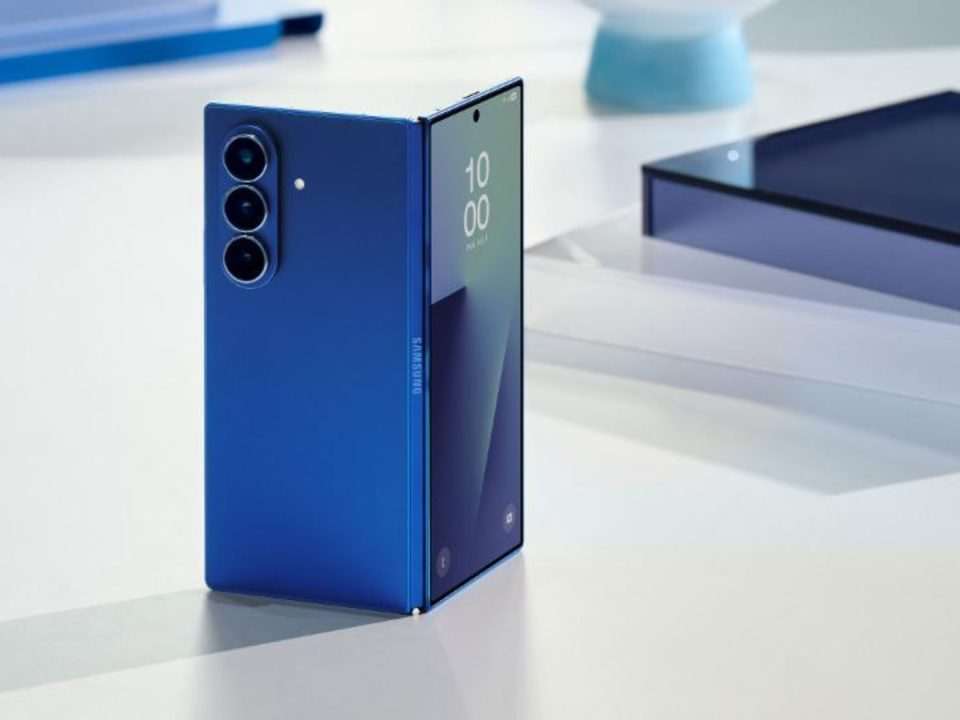 گلکسی زد فولد 7 آبی رنگ