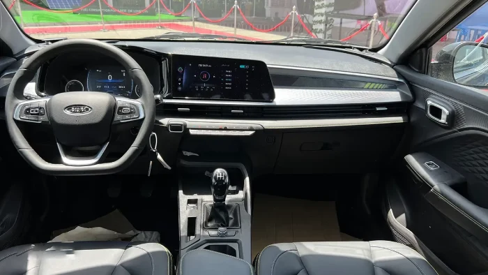 نمای داخلی ام وی ام x33