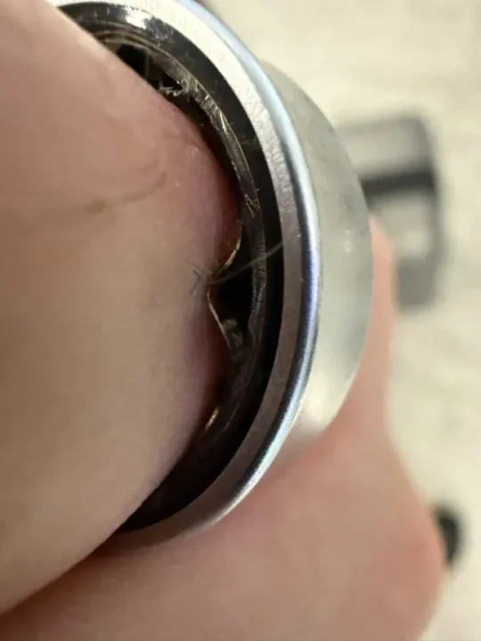 تصویر گیر کردن گلکسی رینگ در دست یوتیوبر @ZONEofTECH