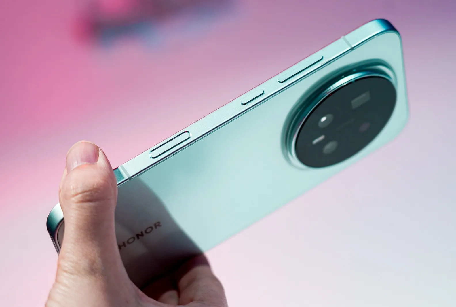 طراحی آنر مجیک 8 پرو