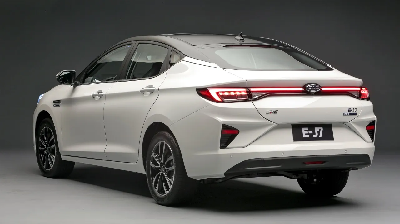 خودرو برقی EJ7 کرمان موتور