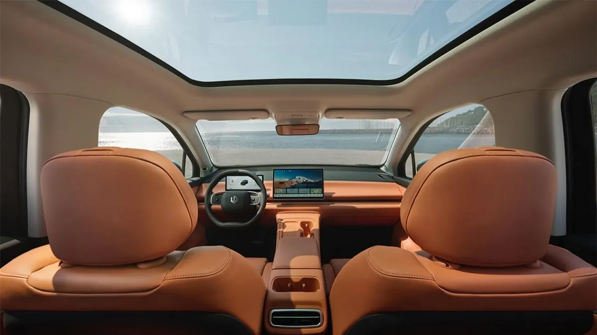 فضای کابین C10 AWD لیپموتور