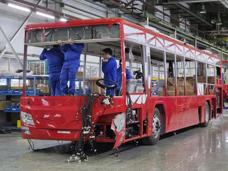 اتوبوس اروند در حال تولید