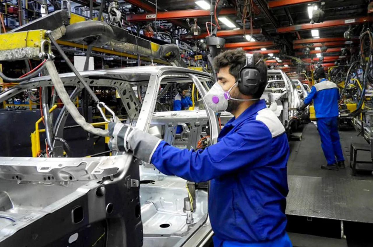 رکورد تازه ایران خودرو در آبان 1404