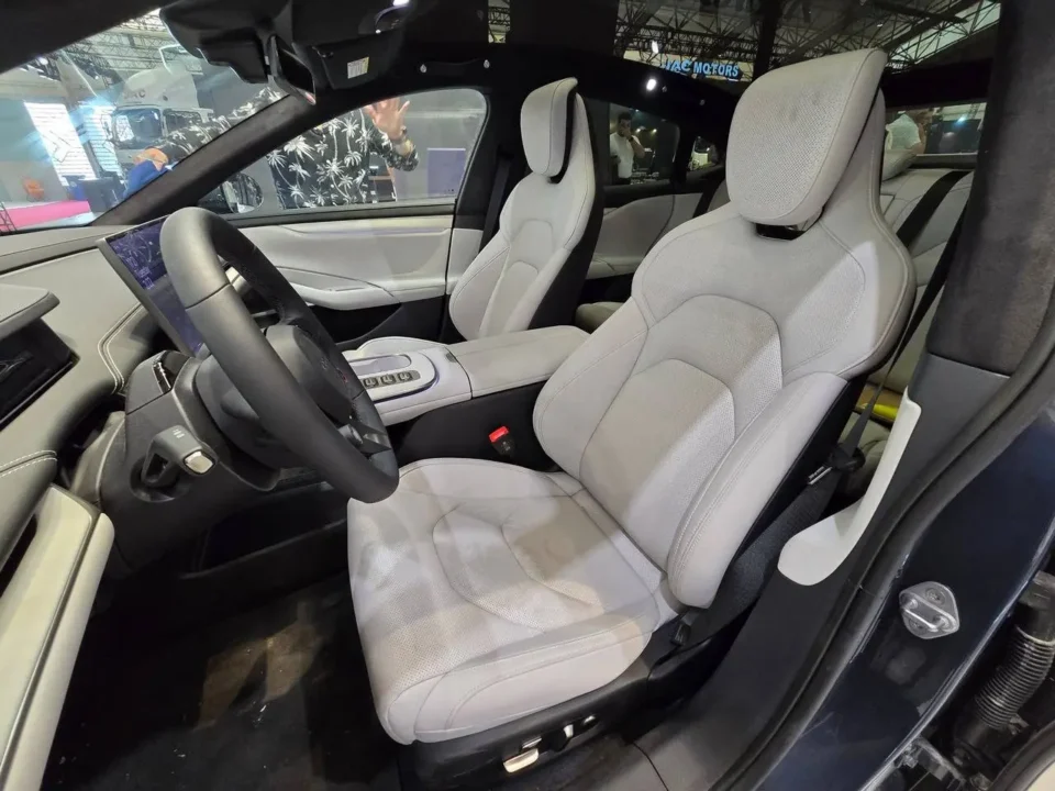 شیائومی SU7 صندلی‌های راننده و شاگرد