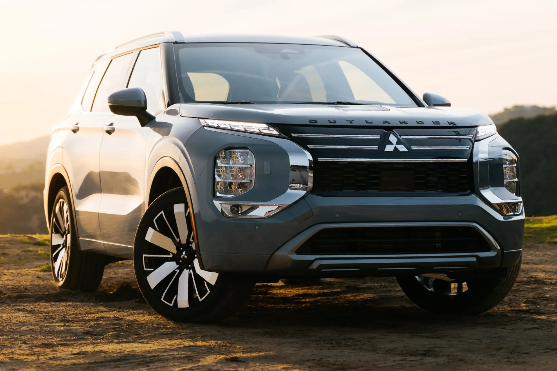 میتسوبیشی اوتلندر ۲۰۲۶