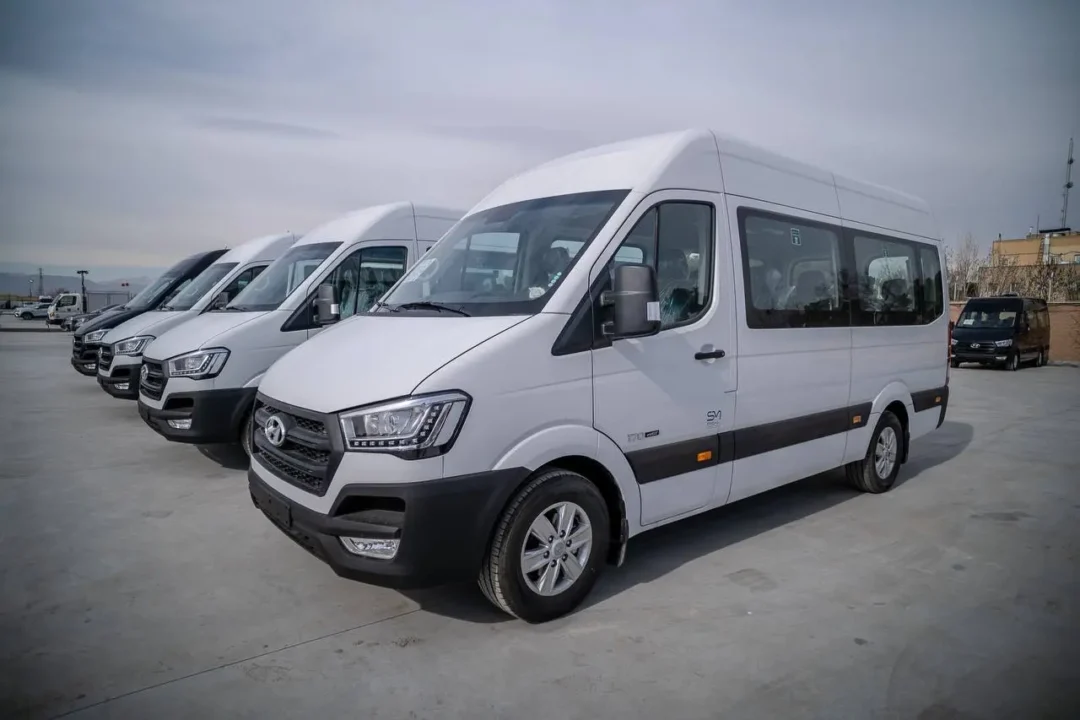 ون هیوندای H350 از نمای جلو سمت راننده