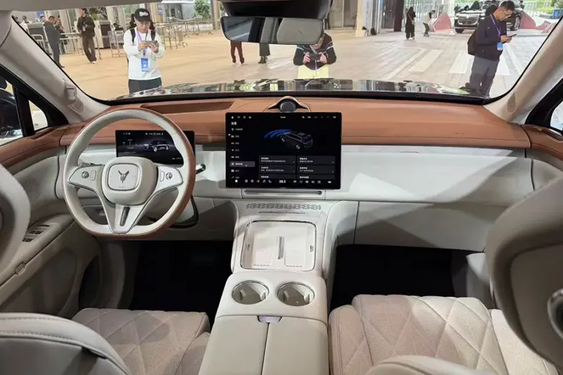 جلو داشبورد وویا تایشان