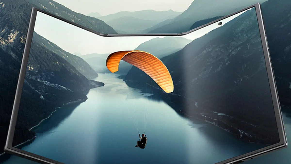 نمایشگر گلکسی زد تری‌فولد سامسونگ