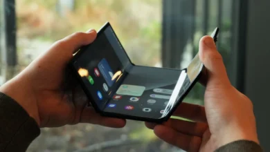 گلکسی زد تری فولد سامسونگ در حالت باز