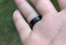 گلکسی رینگ در انگشت کاربر